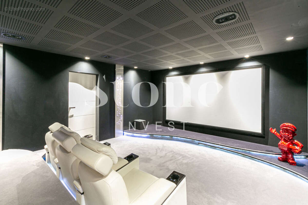 Villa de prestige, avec piscine, implanté sur un terrain de 2521 m² - photo 10