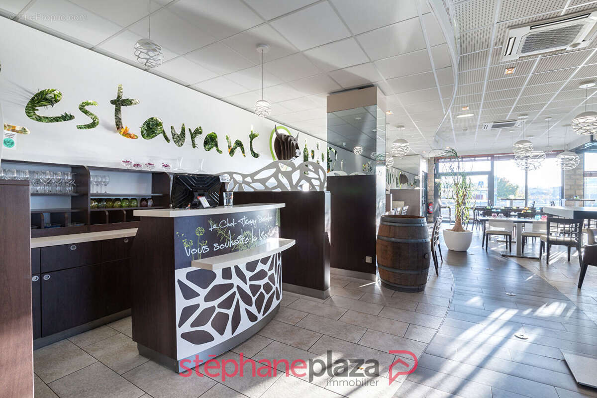 Commerce à ONET-LE-CHATEAU