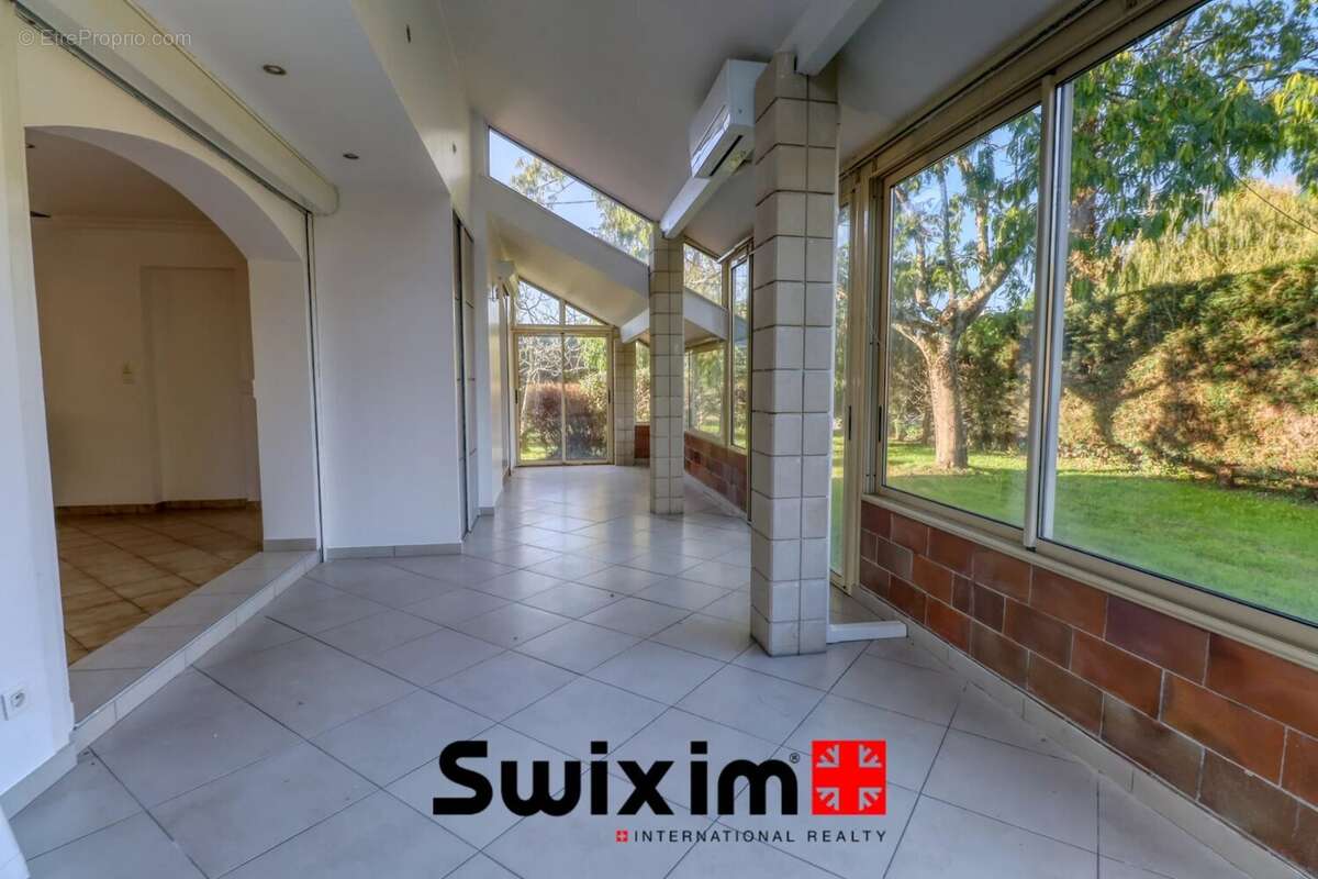 Maison 5 chambres - 176m² à Saint-Laurent-Médoc - photo 5