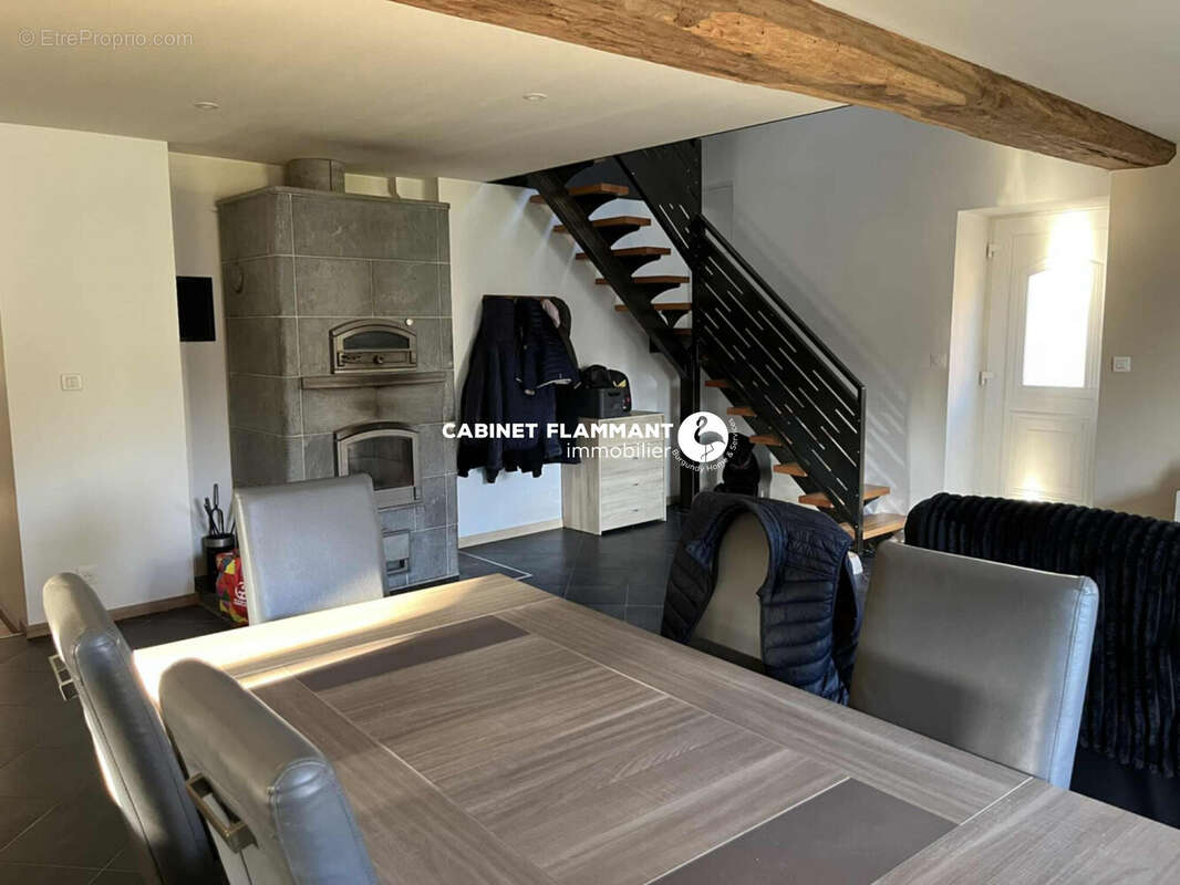 Maison à MONTIGNY-MONTFORT