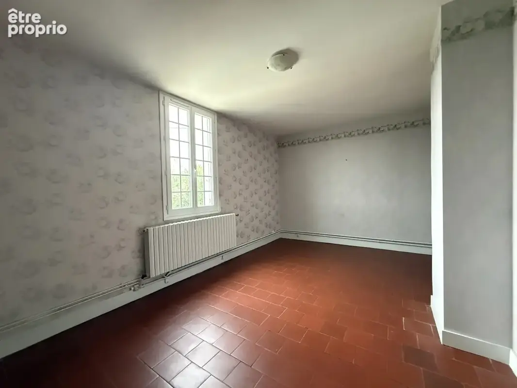 Une maison en tuffeau pleine de potentiel avec piscine et dépendances à Saumur - photo 8