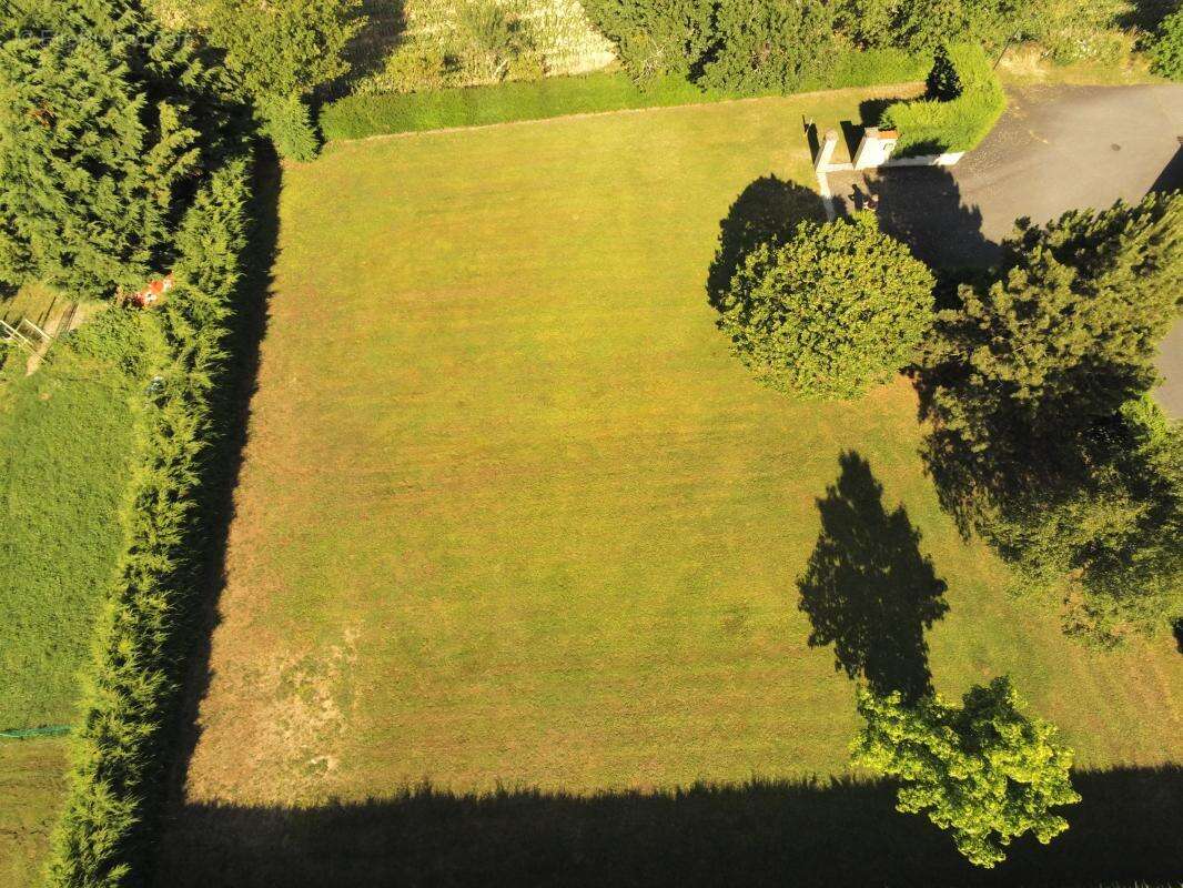 Terrain 981 m² à Maringes  - photo 6