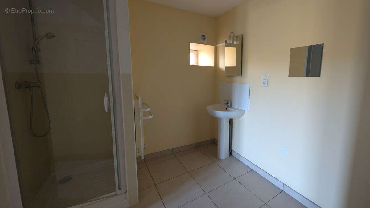 Maison à MAYRINHAC-LENTOUR