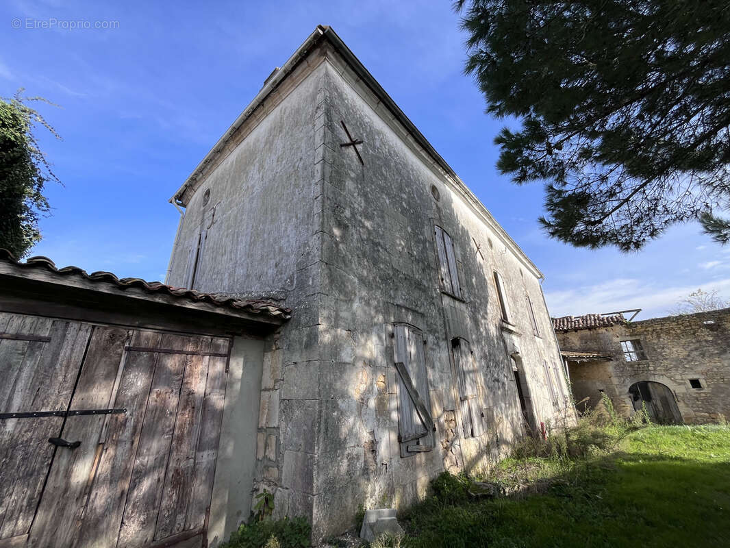 Maison à SAINT-SIGISMOND-DE-CLERMONT