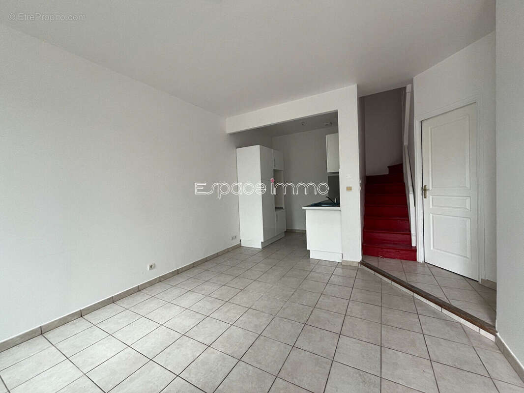 Ensemble immobilier vendu loué de deux maisons avec dépendances - 115m² - MONTVILLE - photo 2