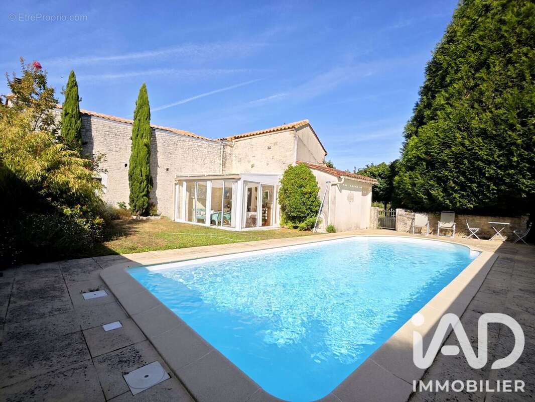 Maison 181 m² à Romazieres  - photo 2