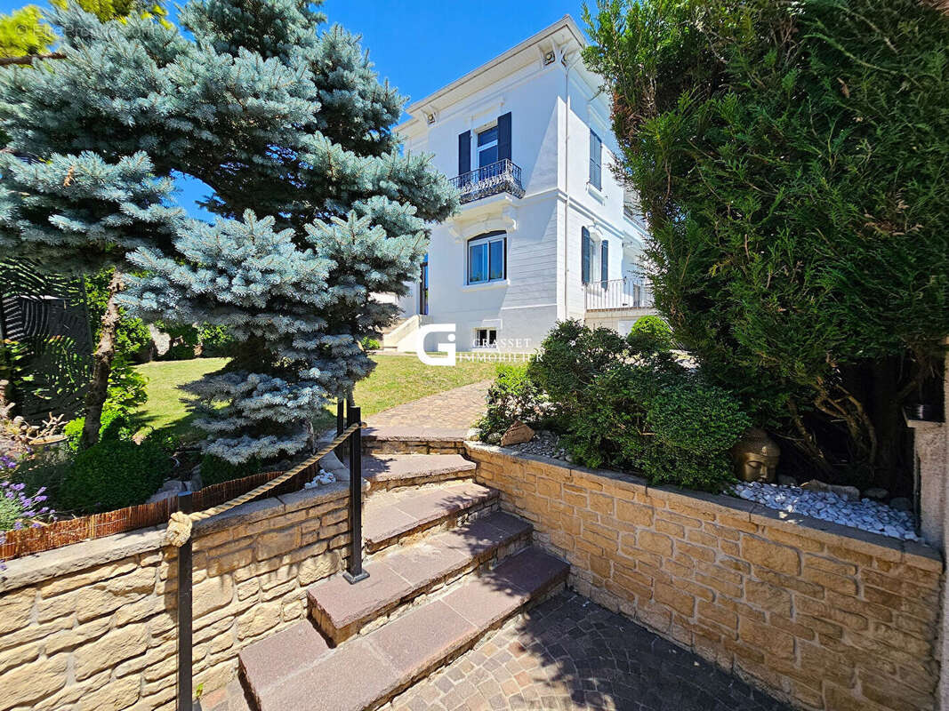 Maison à OYONNAX