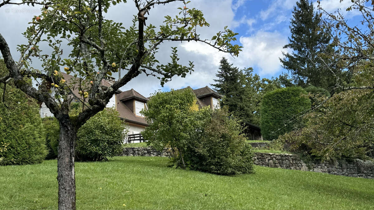 Maison à PUGNY-CHATENOD