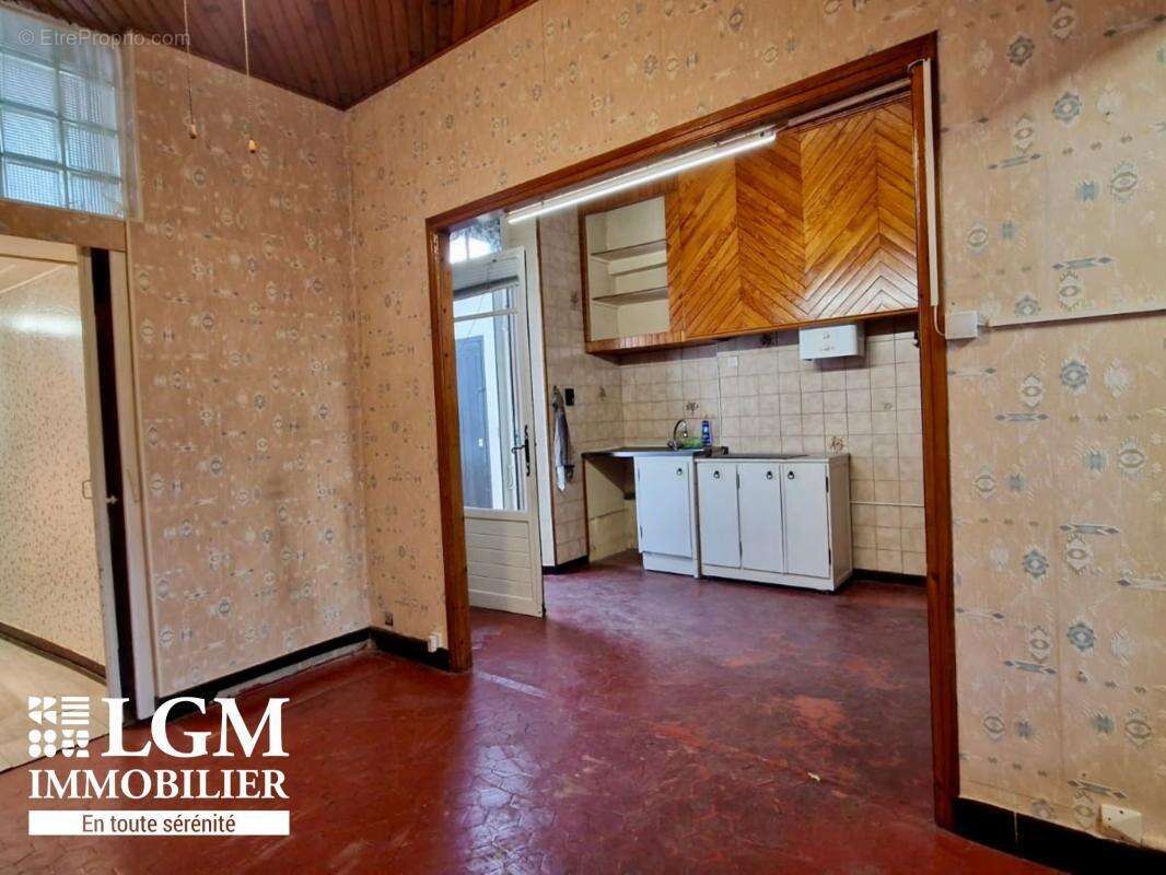 Appartement À Vendre T 4 + 16 m2 de terrasse et une cave de 30m2 - photo 2