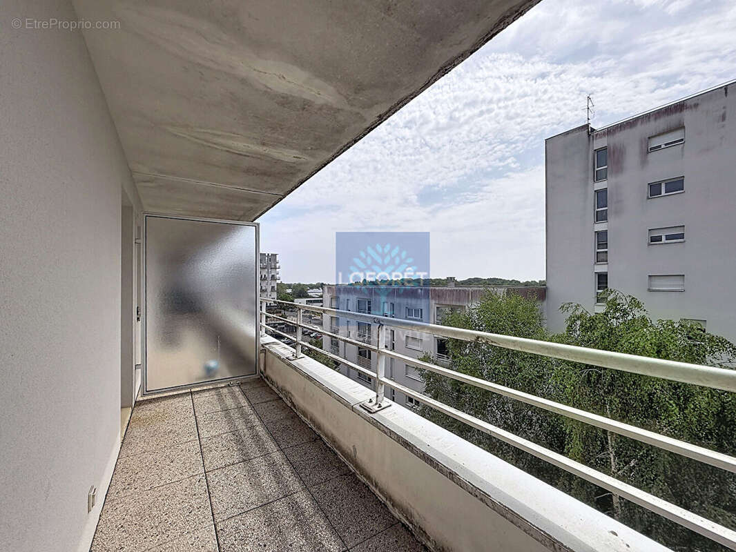 Cergy (95) - appartement trois pieces avec une belle terrasse + parking - photo 4