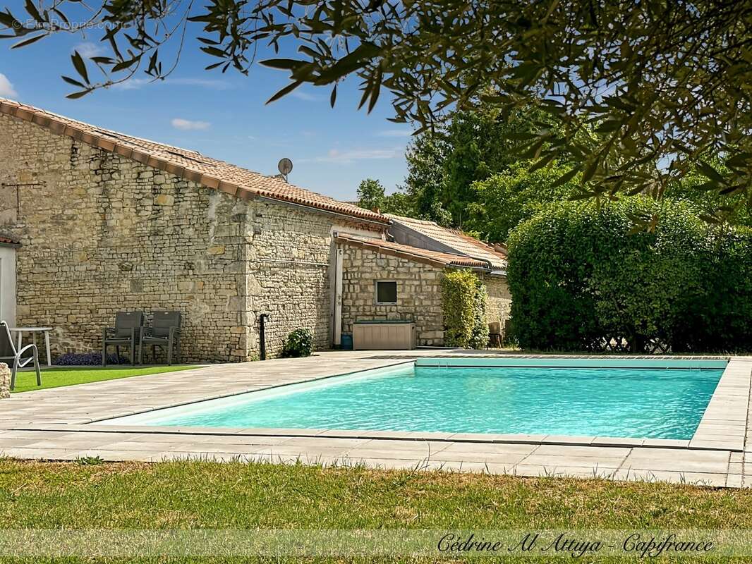 Propriété à vendre 318m2 habitables, 11 pièces, 7 chambres, parcelle de 1700m2 environ, jardin, garage, piscine, dépendances - photo 41