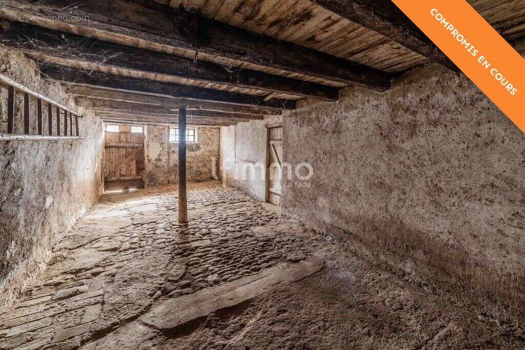 Sous Compromis : Bâtisse Historique, à vendre dans le Saulnois - photo 4