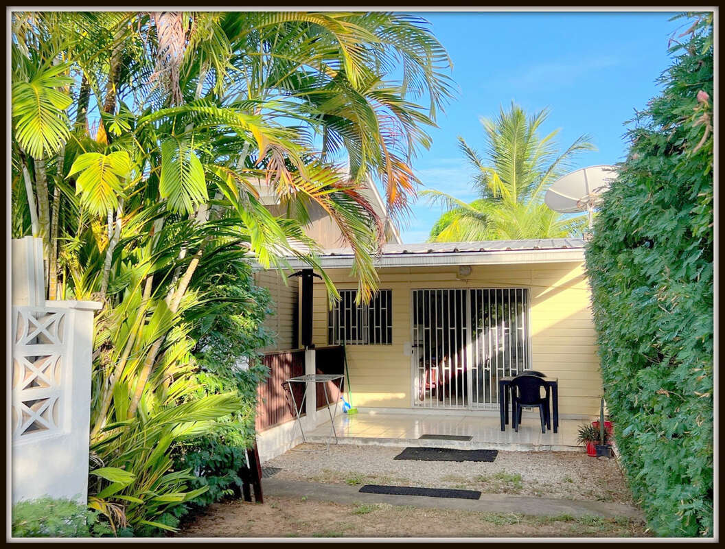 A vendre a kourou (97310) une magnifique maison en bois t5 de 106 m² avec 2 maisons t2 independantes - terrain de 775 m² - au pr - photo 12