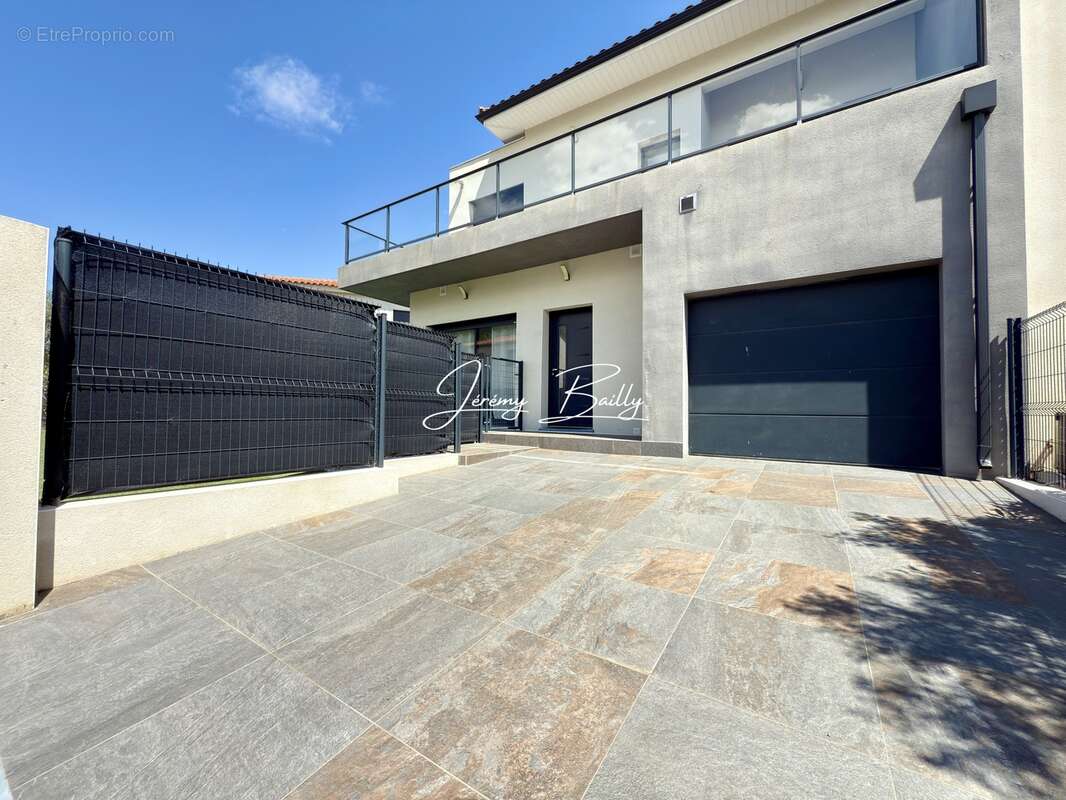 Maison à SAINT-ESTEVE