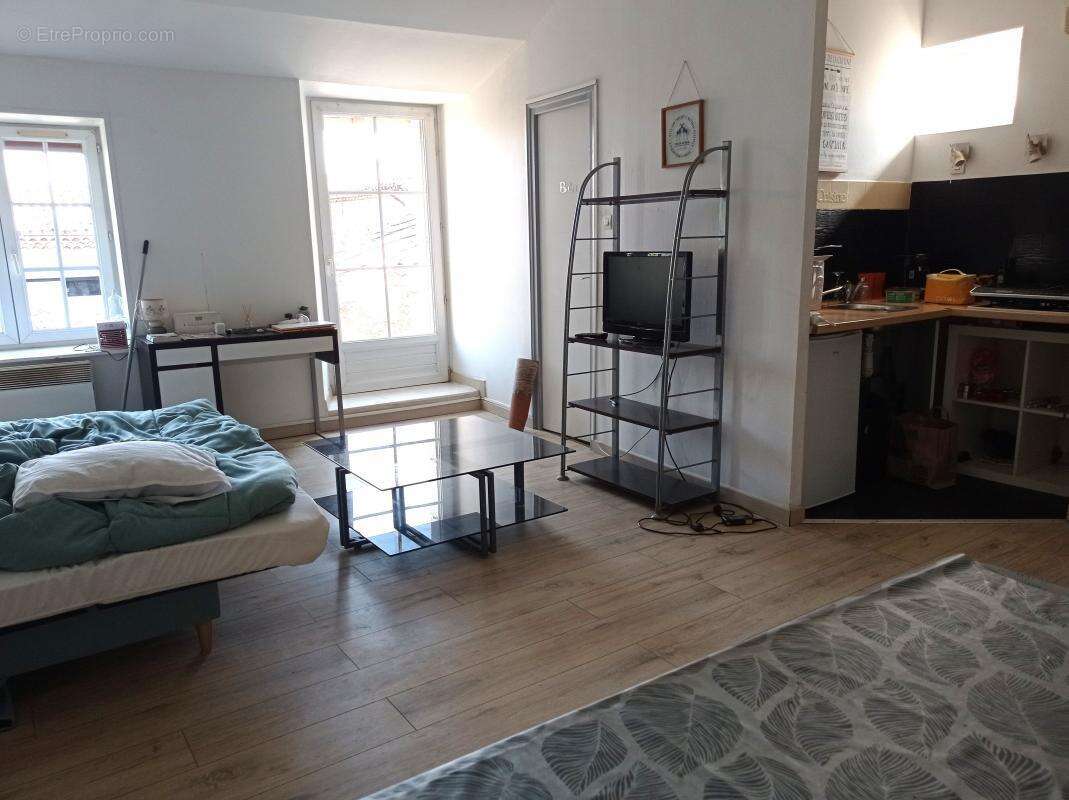 Appartement à BAGNOLS-SUR-CEZE