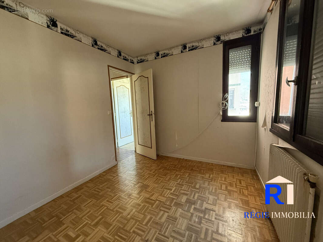 Chambre 2 - Appartement à ECHIROLLES