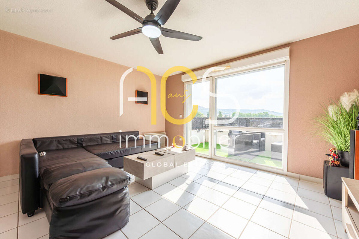 Appartement à CHATEAUNEUF-LES-MARTIGUES