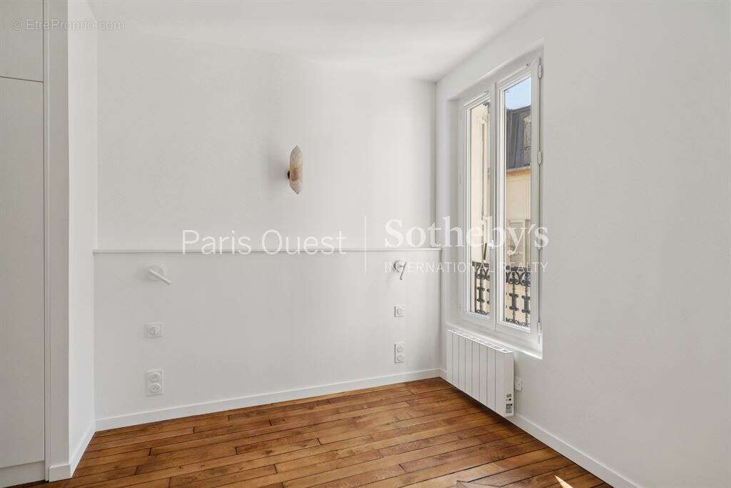 Appartement à PARIS-16E