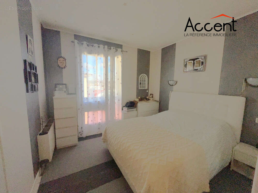 Appartement à ONET-LE-CHATEAU