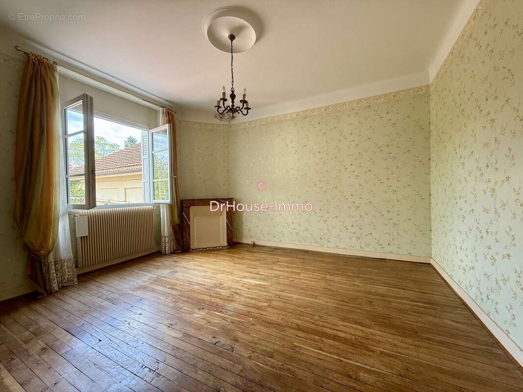 Maison à SAINT-ASTIER