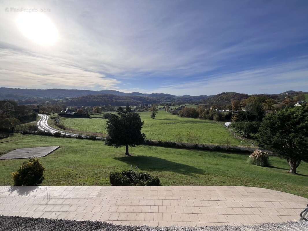 Vue - Maison à YDES