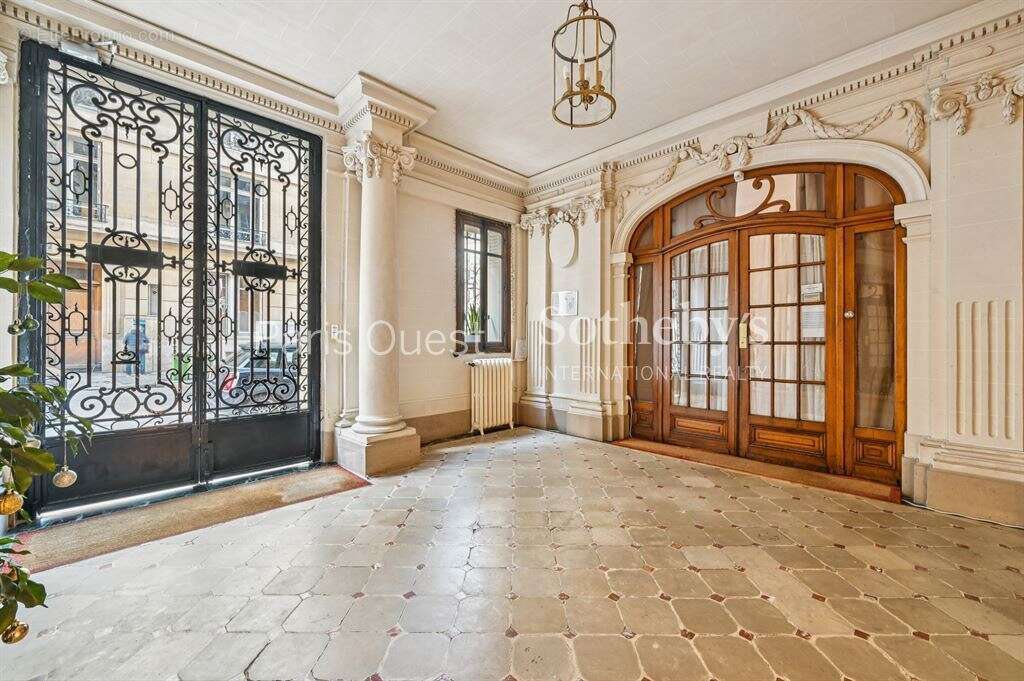 Appartement à PARIS-17E