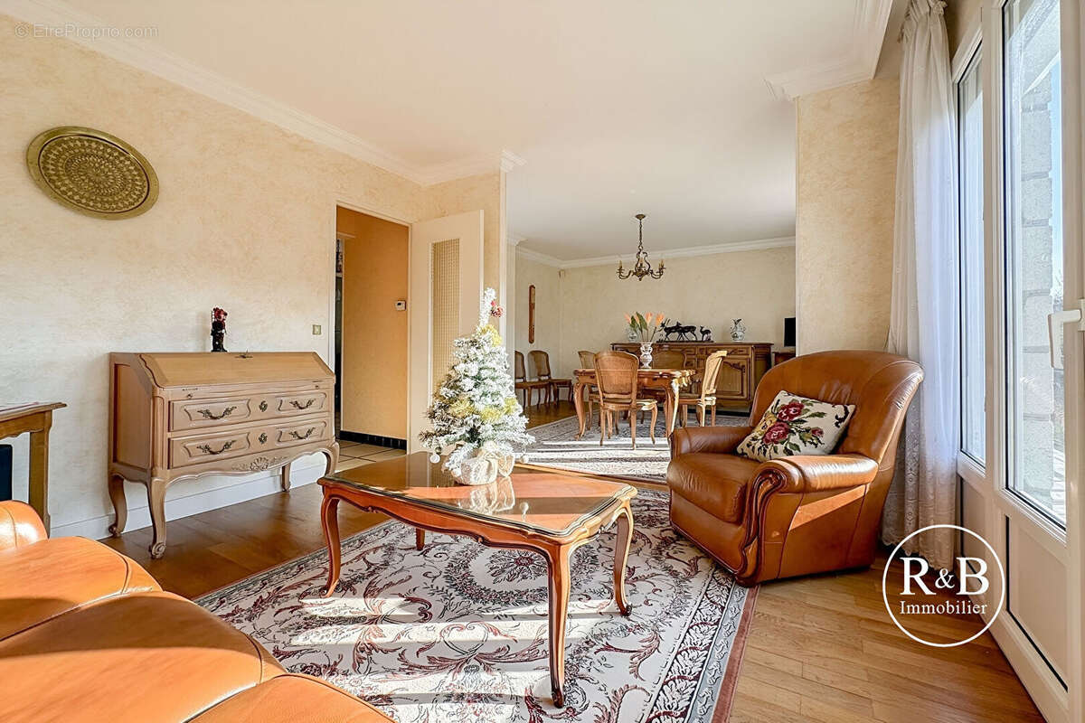 Maison à LES CLAYES-SOUS-BOIS