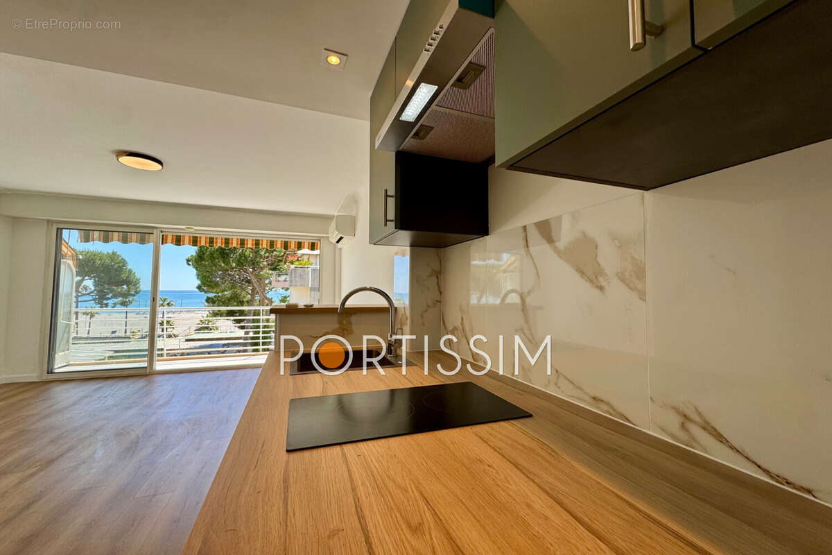Appartement à SAINT-LAURENT-DU-VAR