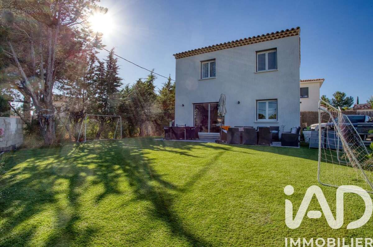 Photo 2 - Maison à ROQUEBRUNE-SUR-ARGENS
