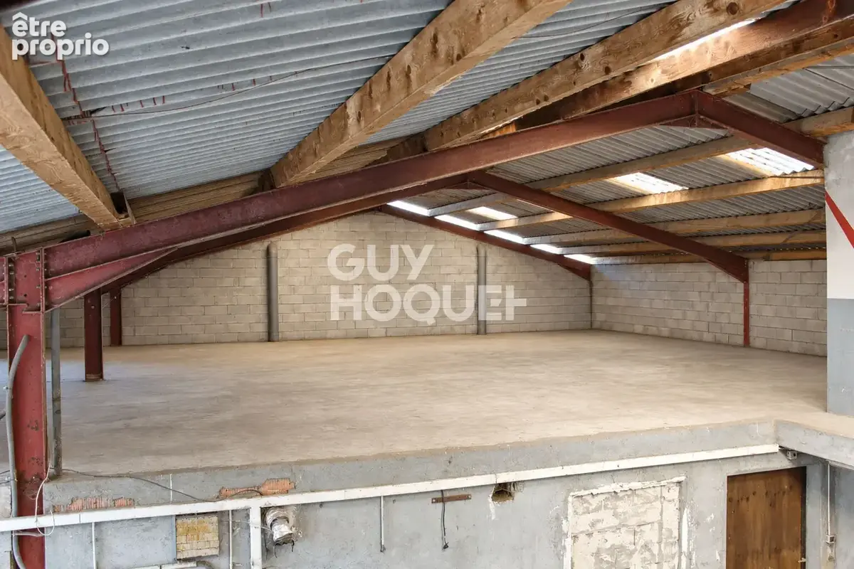 Ensemble immobilier avec habitation, hangars et terrain de 26,13 ares - photo 14