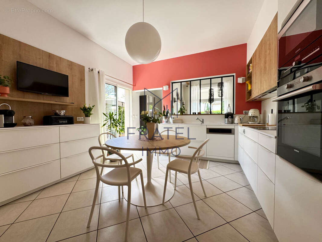 Élégante villa d'architecte T5 de 169 m2 avec piscine - photo 8