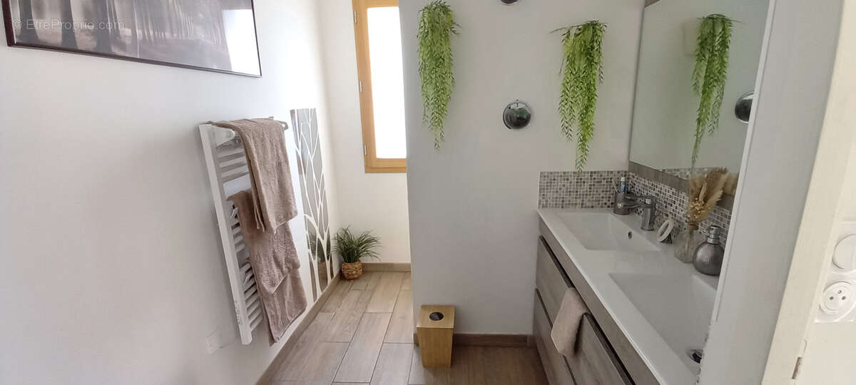 Maison à AMBARES-ET-LAGRAVE