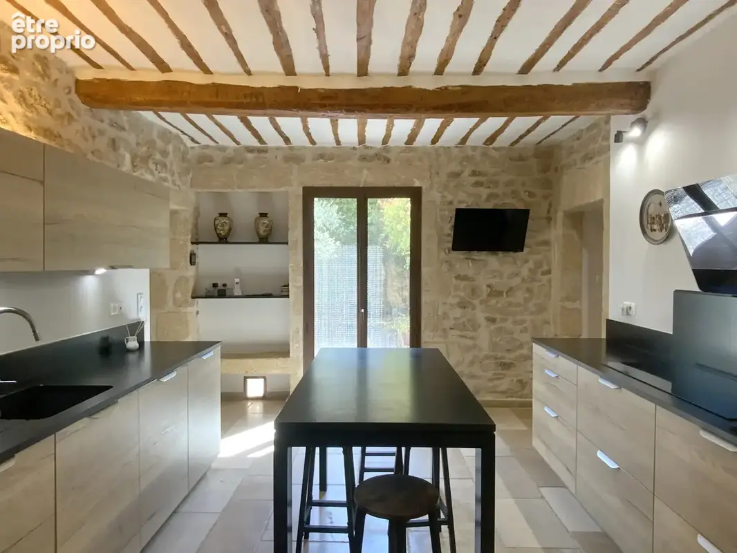 Maison de charme en pierre  en plein coeur de village. - photo 7