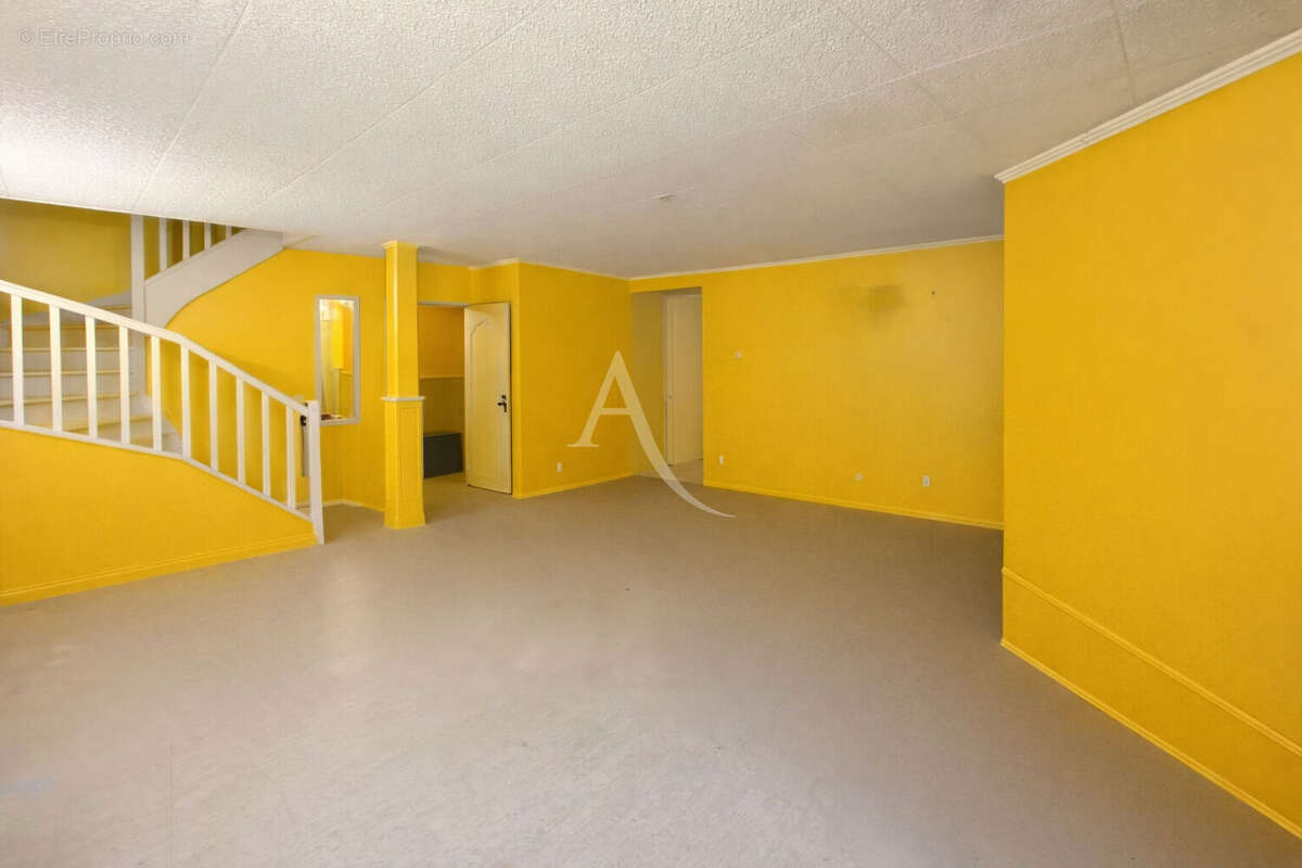 Maison à JOUY-LE-MOUTIER