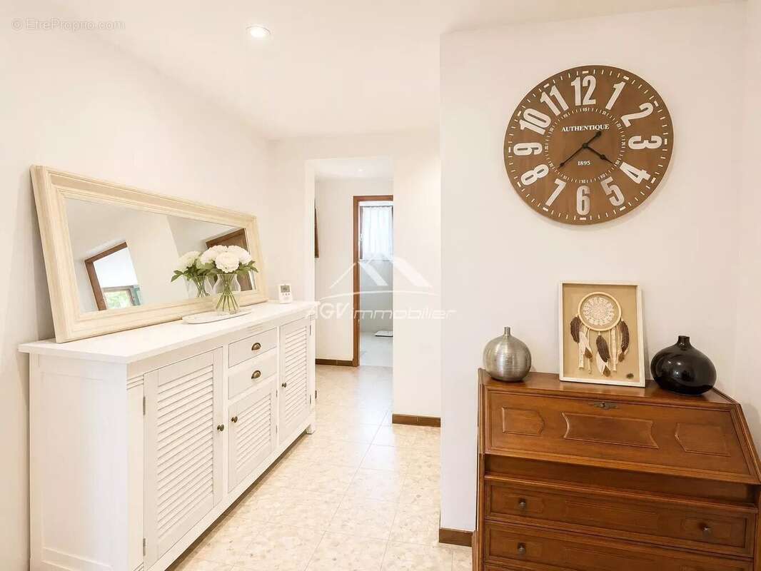 Alès - Maison 175 m² – 5 chambres – 2 logements (T4 + T5) - photo 10