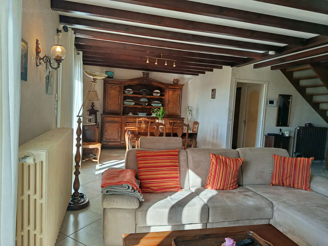 Maison à JASSERON