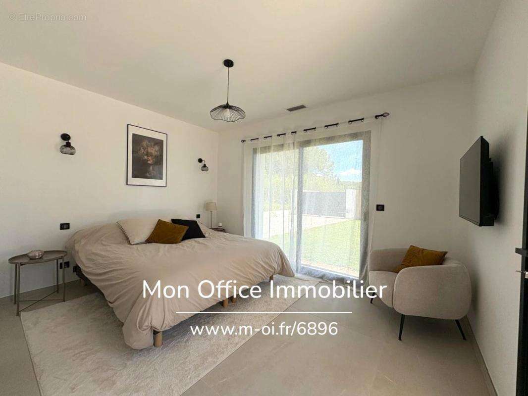 Maison à VENTABREN