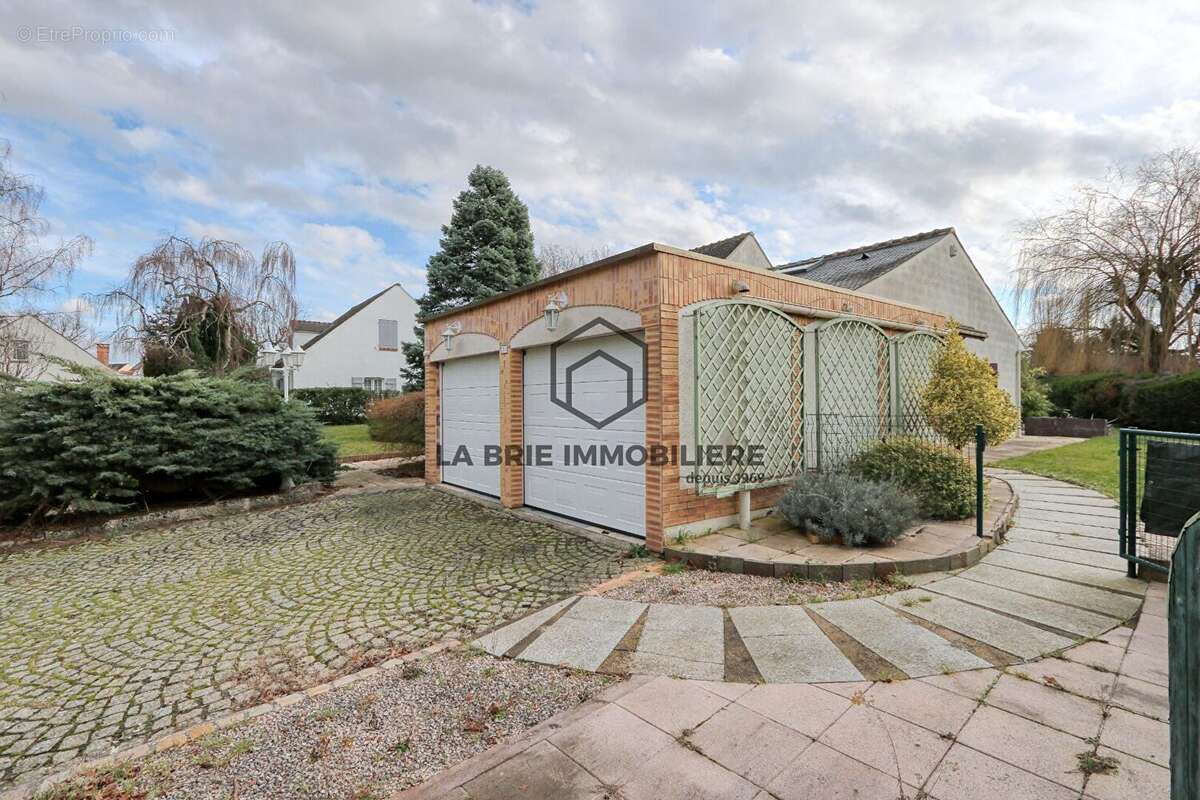 Maison 169 m² à Marolles-En-Brie  - photo 8