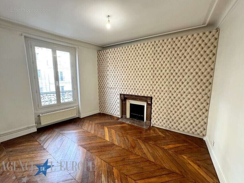 Appartement à PARIS-10E