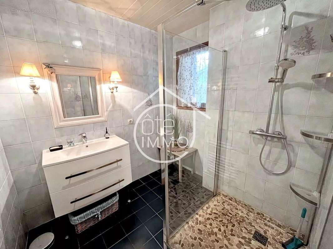 Maison à COURS-DE-PILE