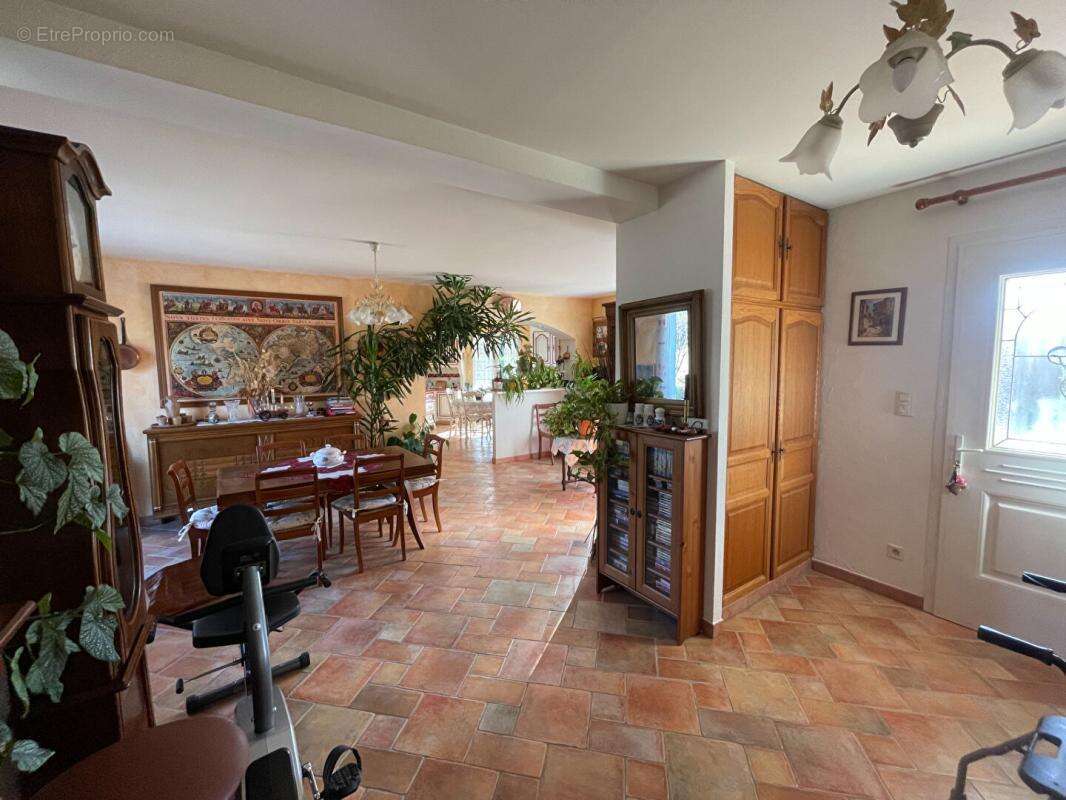 Maison à SAINT-SAUVEUR-DE-CRUZIERES