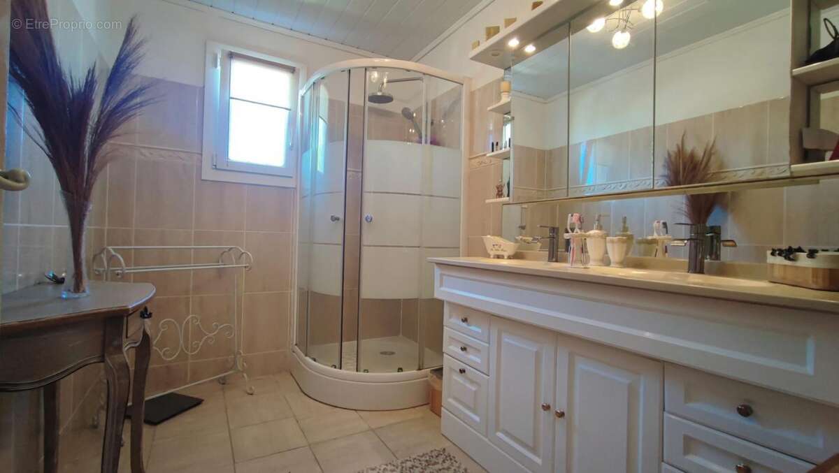 Maison à SAINT-LAURENT-DE-LA-SALANQUE