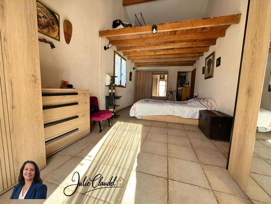 Maison à CHATEAUDOUBLE