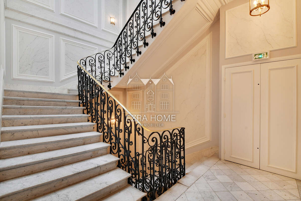 Appartement à PARIS-8E