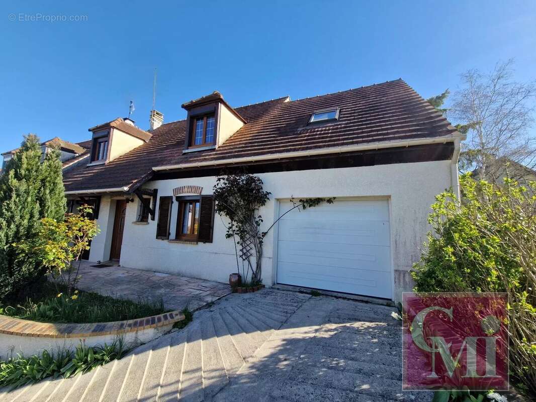 Maison à BRUYERES-LE-CHATEL