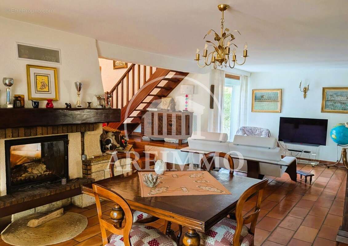 Maison 282 m² à Saint-Martin-De-Londres  - photo 6