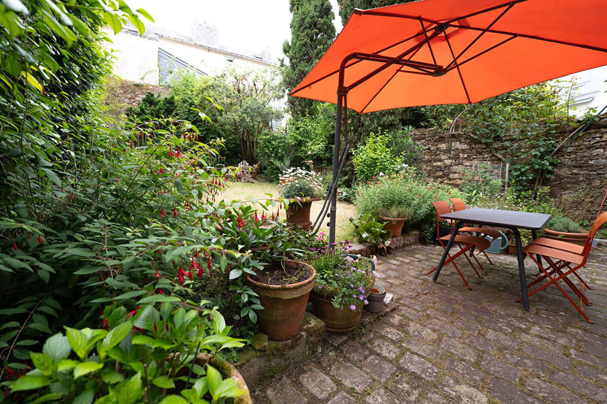 Belle maison de caractère à proximité immédiate de la place Canclaux - photo 12