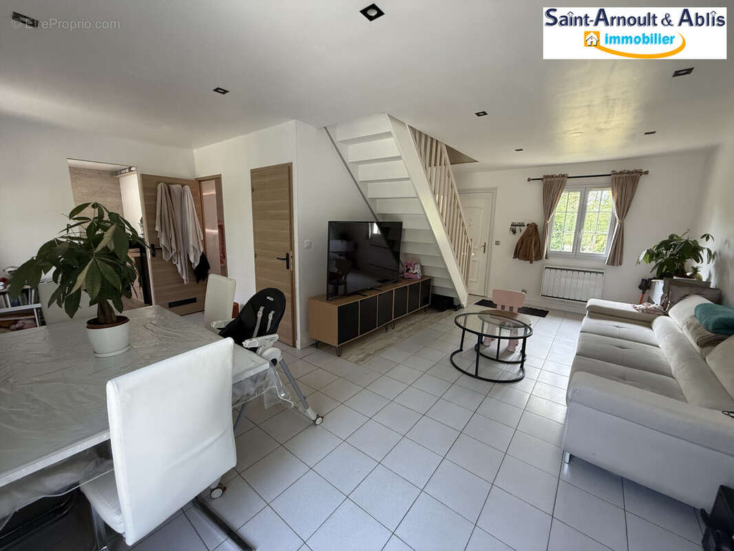 Maison à MONDONVILLE-SAINT-JEAN