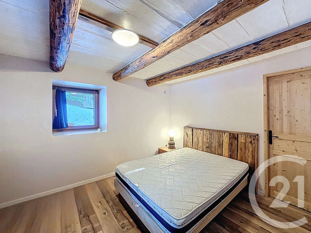 Maison à LA RIVIERE-ENVERSE