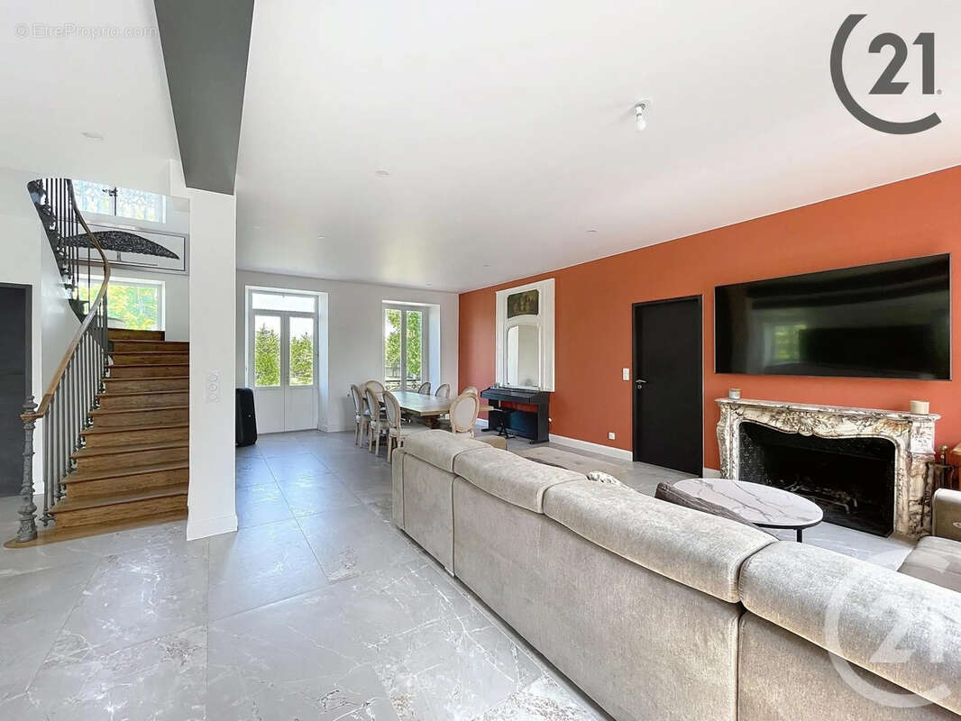 Maison à CHAMPS-SUR-YONNE